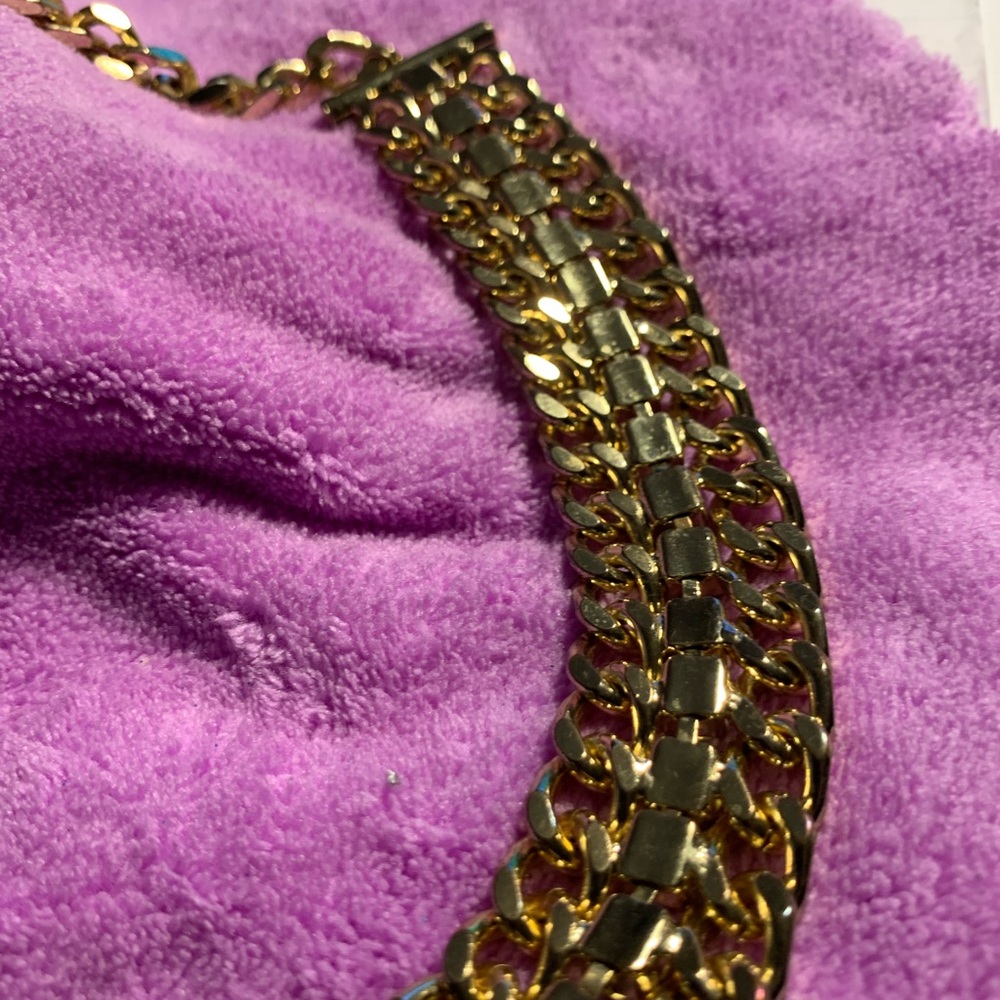 20” gold-tone chain link metal necklace.